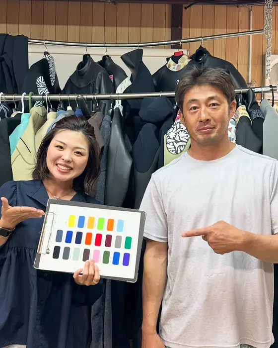 ご来店のお客様とスタッフの記念写真