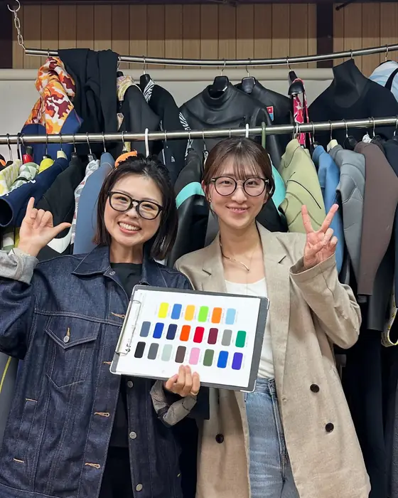 ご来店のお客様とスタッフの記念写真