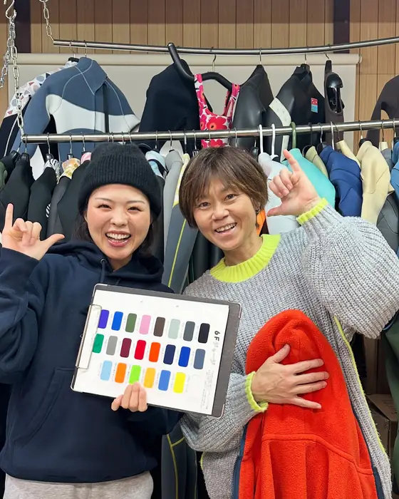 ご来店のお客様とスタッフの記念写真