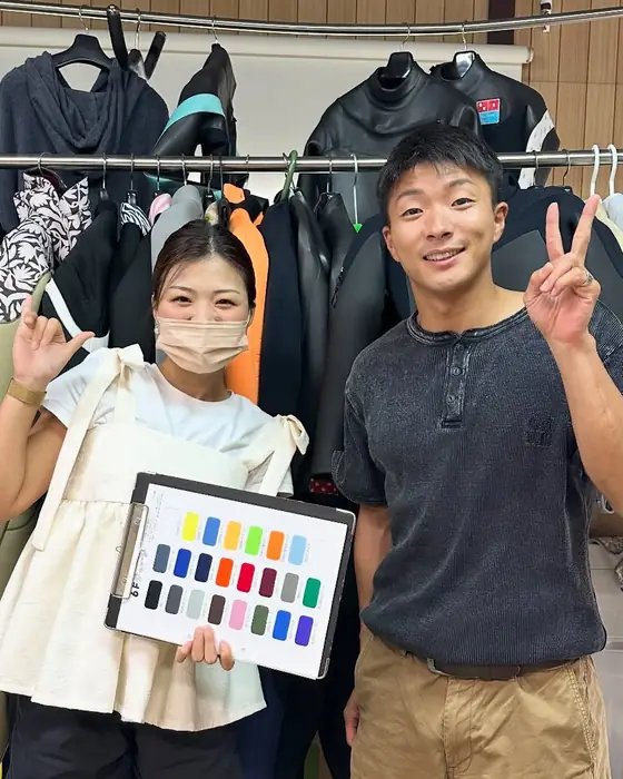 ご来店のお客様とスタッフの記念写真