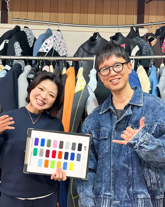ご来店のお客様とスタッフの記念写真