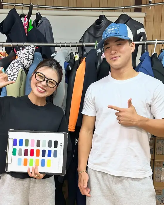 ご来店のお客様とスタッフの記念写真
