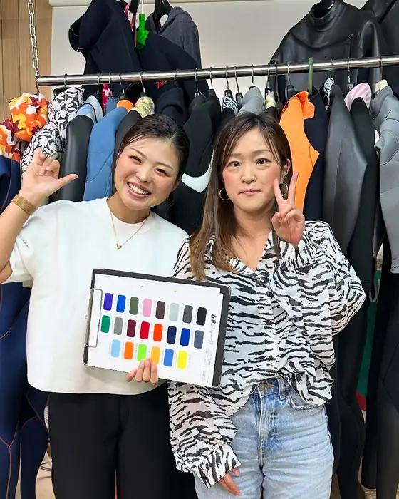 ご来店のお客様とスタッフの記念写真