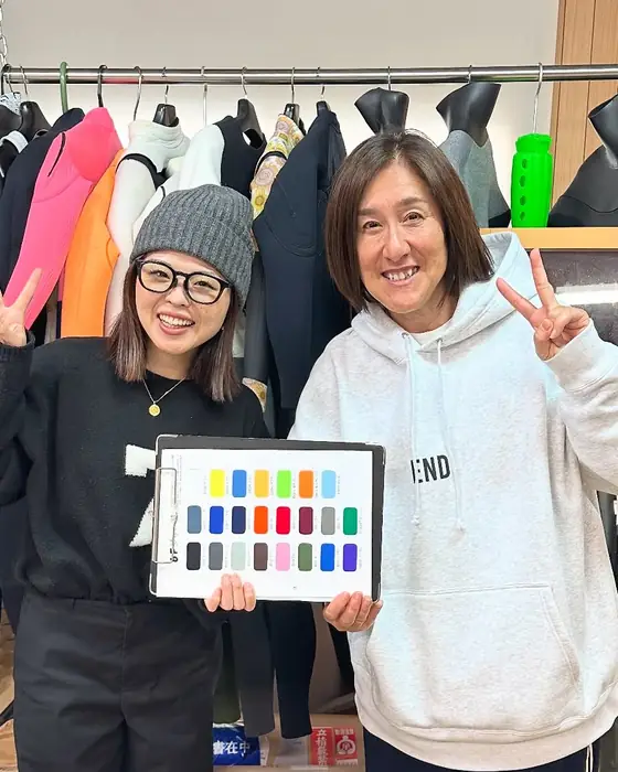 ご来店のお客様とスタッフの記念写真