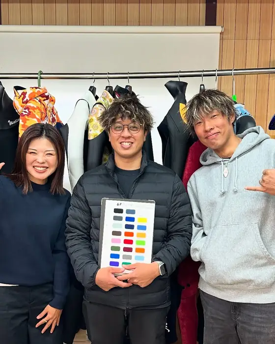 ご来店のお客様とスタッフの記念写真