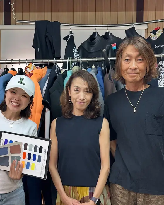 ご来店のお客様とスタッフの記念写真