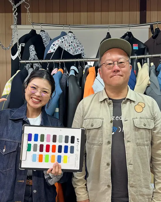 ご来店のお客様とスタッフの記念写真