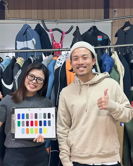 ご来店のお客様とスタッフの記念写真