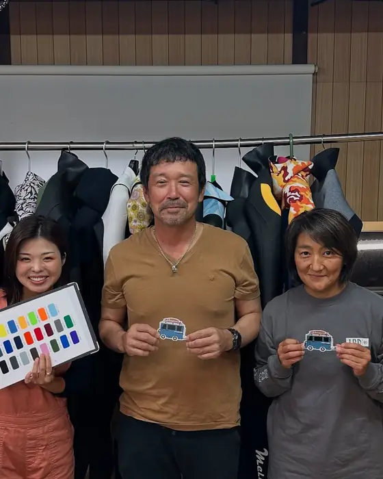 ご来店のお客様とスタッフの記念写真