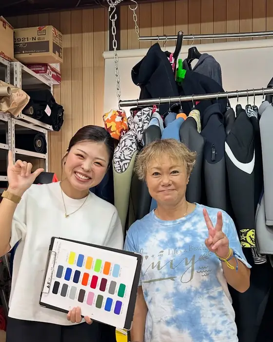 ご来店のお客様とスタッフの記念写真
