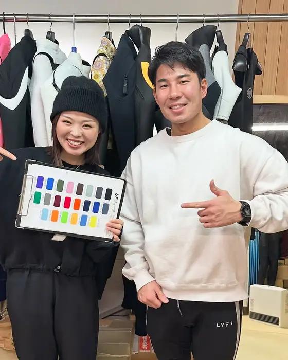 ご来店のお客様とスタッフの記念写真